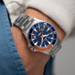 Montre Hamilton Khaki Navy Scuba Automatique cadran bleu bracelet acier 40 mm