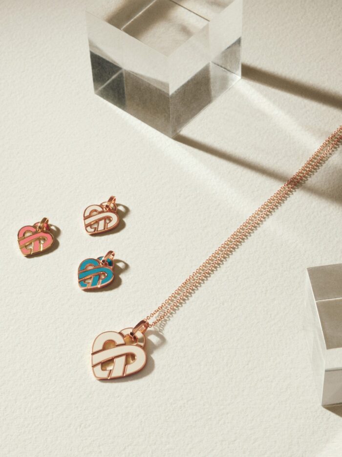 Pendentif Poiray Coeur Entrelacé Moyen Modèle Or Rose Et Émail Ivoire Pendentif Poiray Coeur Entrelacé Moyen Modèle Or Rose Et Émail Ivoire