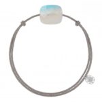 Bracelet Morganne Bello Friandise Cordon Gris Souris Coussin Oversize Pierre De Lune Arc En Ciel