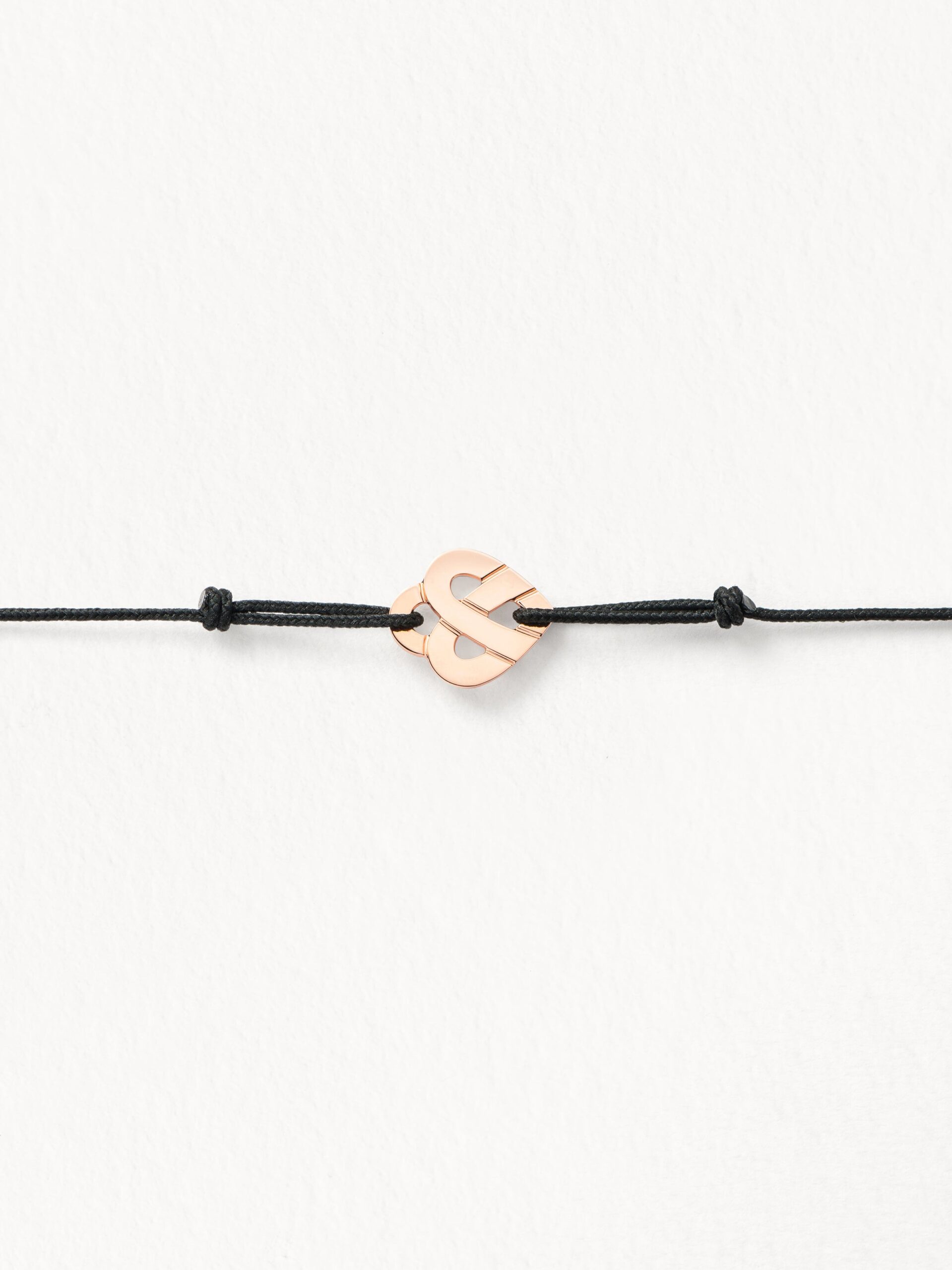 Bracelet Poiray Coeur Entrelacé sur Cordon Or Rose