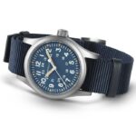 Montre Hamilton Khaki Field Mechanical Cadran Bleu Bracelet Textile 38MM