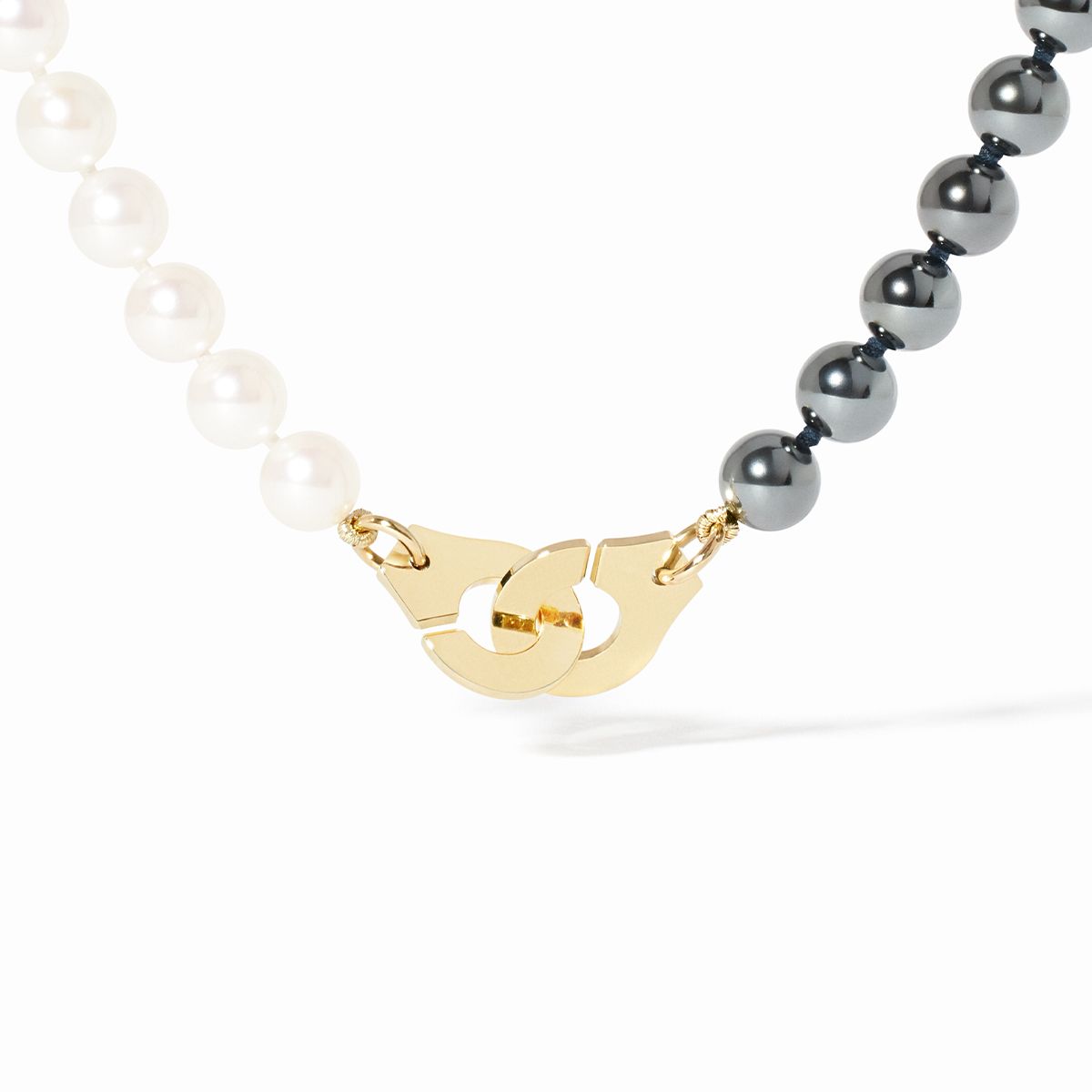 Collier Dinh Van Menottes Moyen Modèle Perles et Hématites Or Jaune