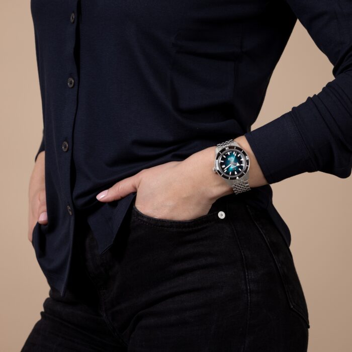 Montre Rado Captain Cook Auto Cadran Noir et Bleu Bracelet Acier 39MM