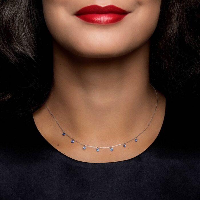 Collier Confetti Bleu en or blanc et 7 saphirs La Brune & La Blonde – Image 4