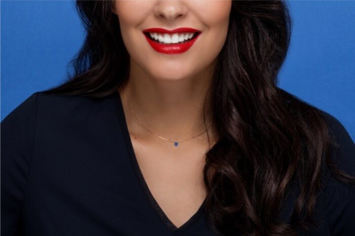 Collier La Brune & La Blonde Confetti solitaire saphir bleu – Image 3